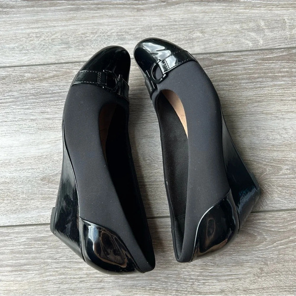 Clarks Women's Flores Poppy Pumps - Picture 9 of 14